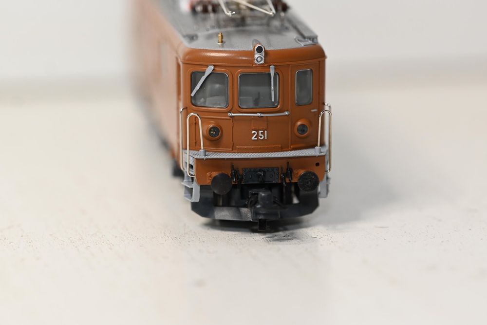 Ae 4 4 251 BLS Roco HO DC mit OVP läuft einwandfrei Kaufen auf Ricardo