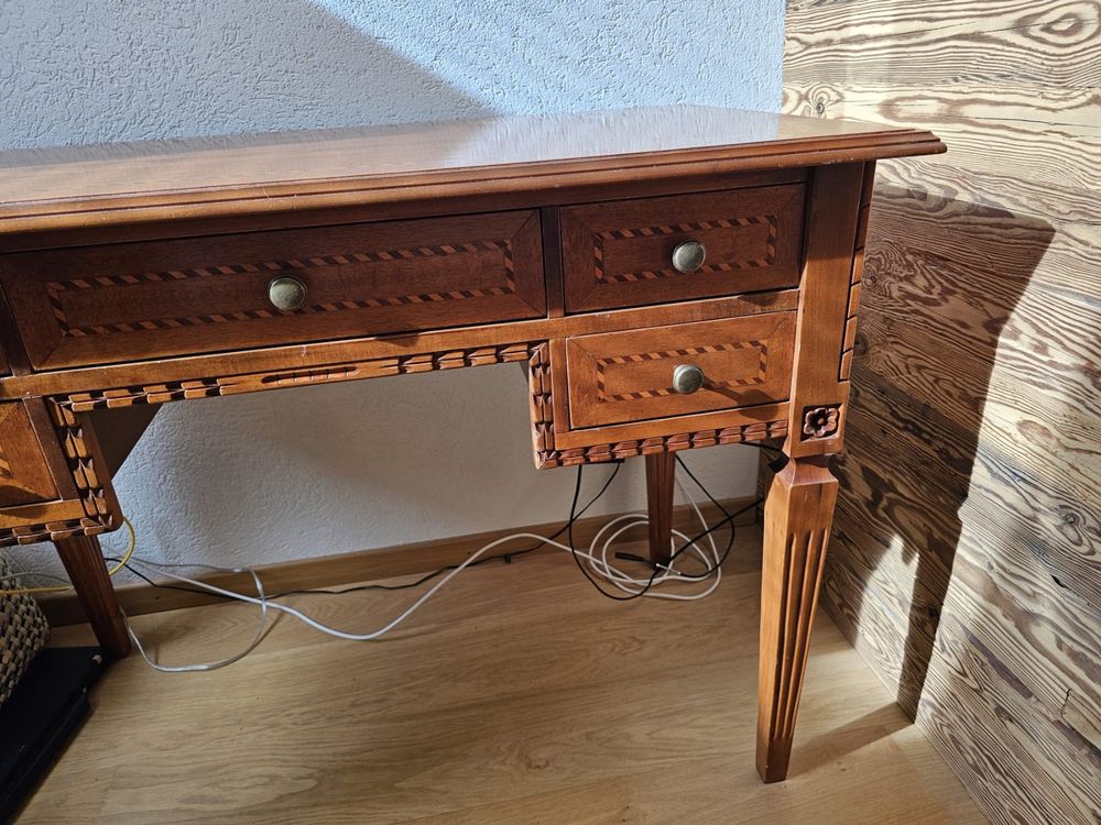 Charmanter Vintage Holzschreibtisch Mit Intarsien Kaufen Auf Ricardo