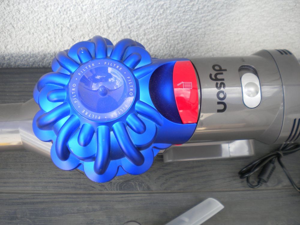 Dyson V Akkustaubsauger Mit Neue Akku Kaufen Auf Ricardo