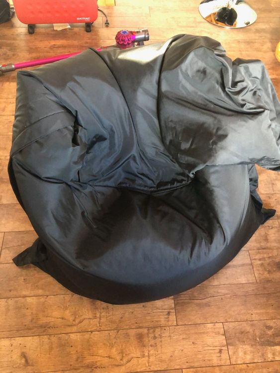 Sitzsack gross schwarz gefüllt mit Styroporkugeln gebraucht Kaufen