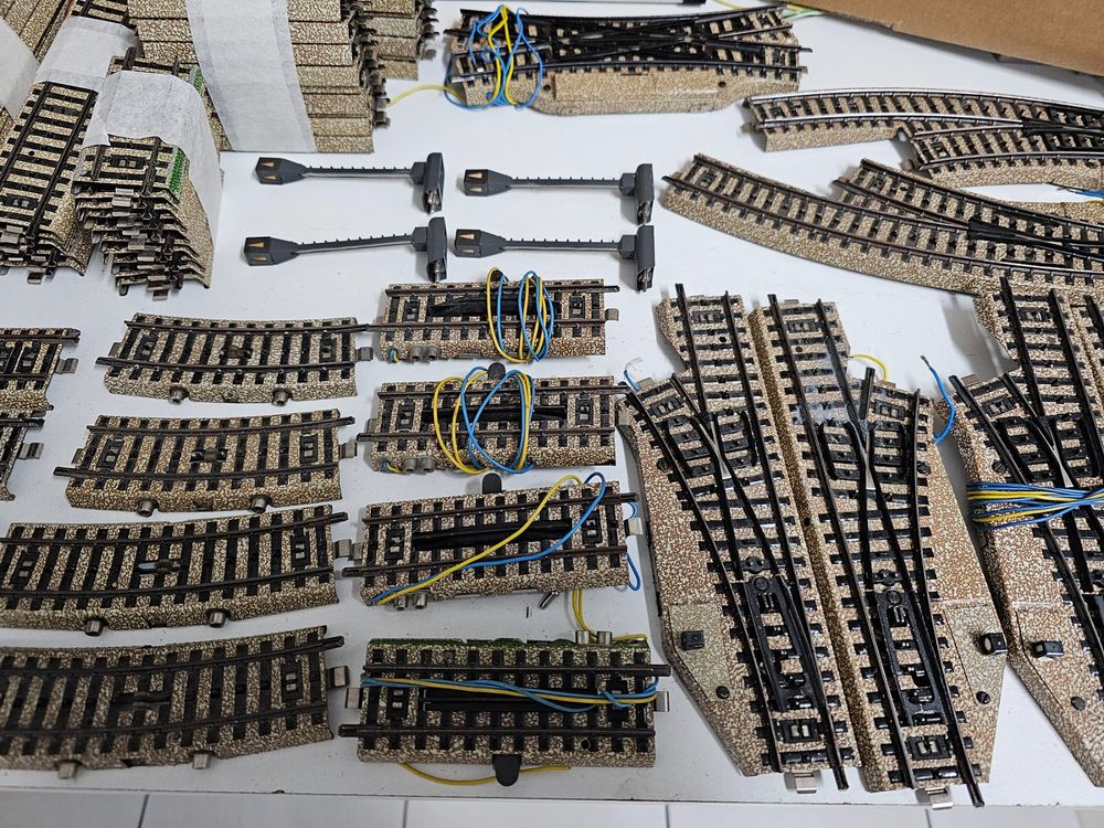 Märklin lot des rails et aiguillages électriques M dès 1 fr Kaufen