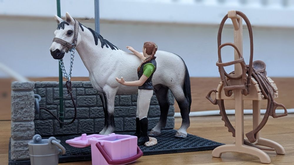 Schleich Pferdeputzstation Pferd Mensch und Zubehör Kaufen auf Ricardo