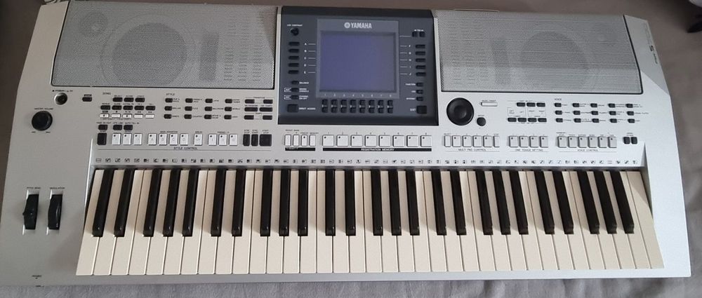 Yamaha Keyboard PSR S700 mit Lade Kabel und Ständer Acheter sur Ricardo