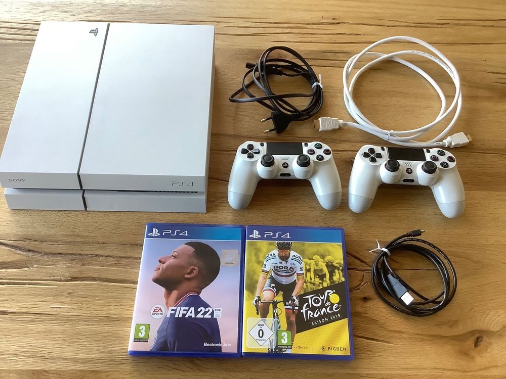 Playstation 4 Mit 2 Controllern 2 Games Und Allen Kabeln Kaufen Auf