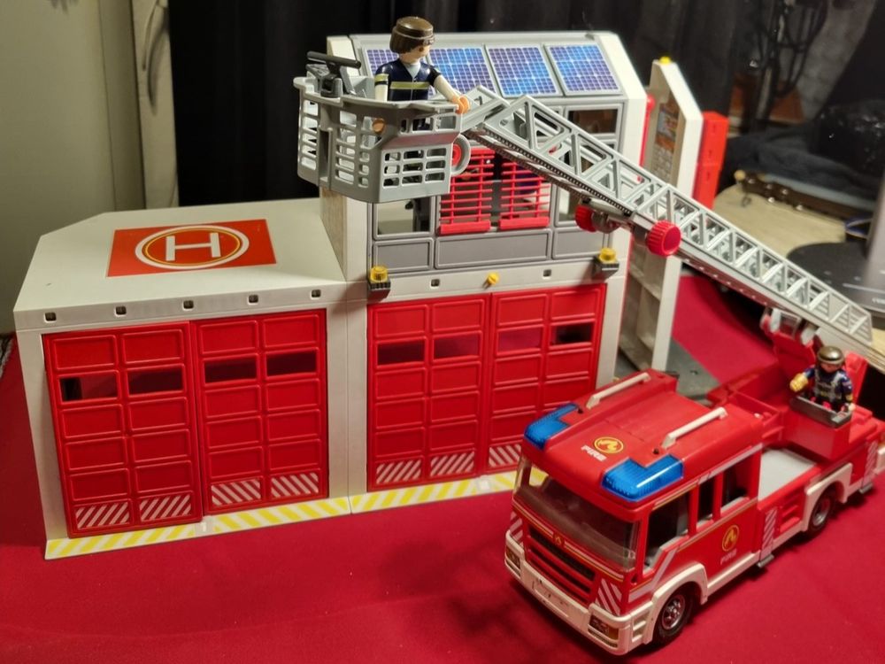 Playmobil Feuerwehrstation Mit Cm Feuerwehr Leiterwagen Kaufen Auf