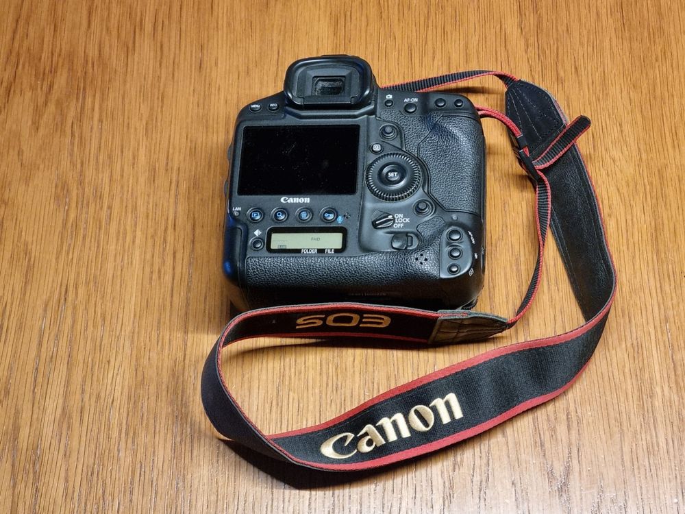 Canon 1D X Body inkl 3 Akkus und Ladegerät Kaufen auf Ricardo