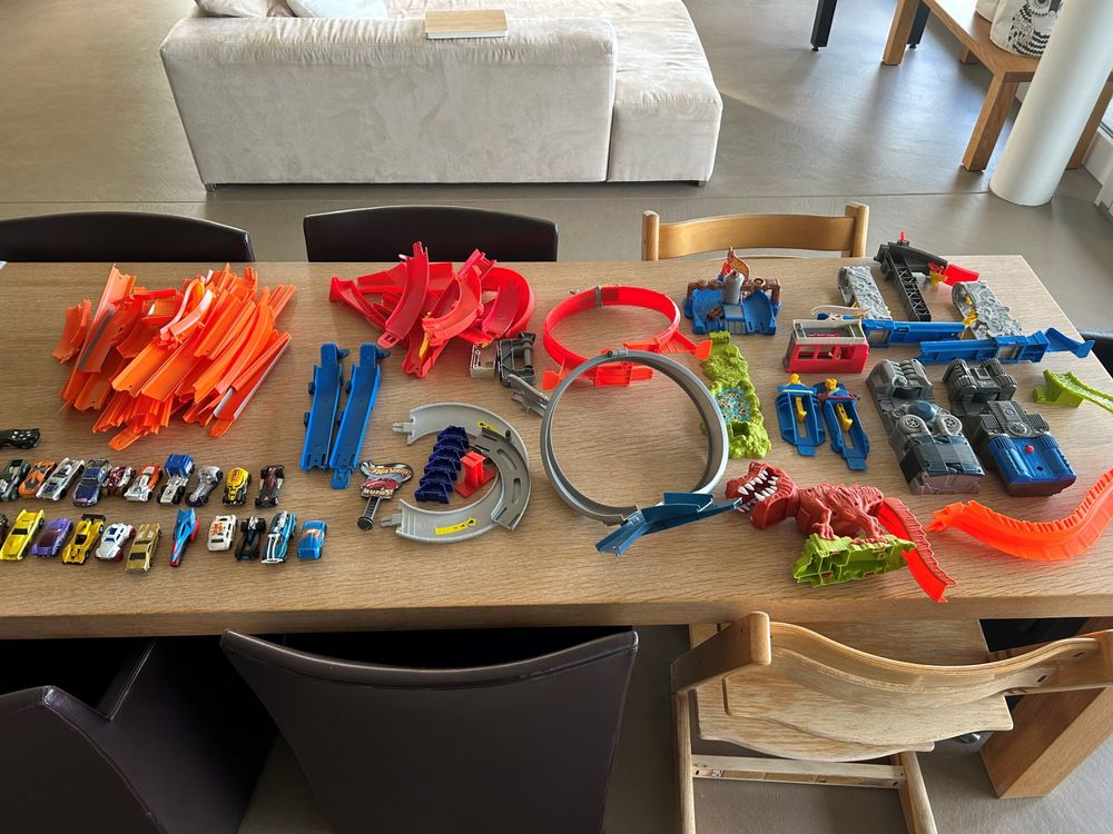 Hot Wheels Set Gebraucht in Erlenbach ZH für CHF 49 mit Lieferung