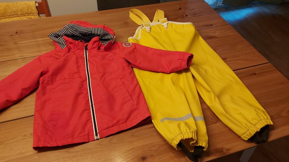 Regenjacke Rot 110 Regenhose Gelb 98 Kaufen Auf Ricardo