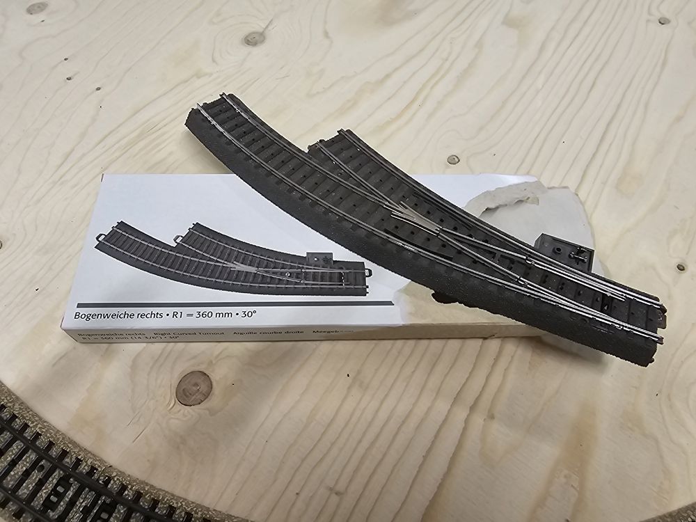 Märklin C Gleis Bogenweiche rechts R1 24672 H0 Kaufen auf Ricardo