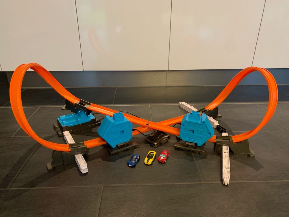 Hot Wheels Track Builder Doppelbooster Powerbahn Gebraucht in Rümlang