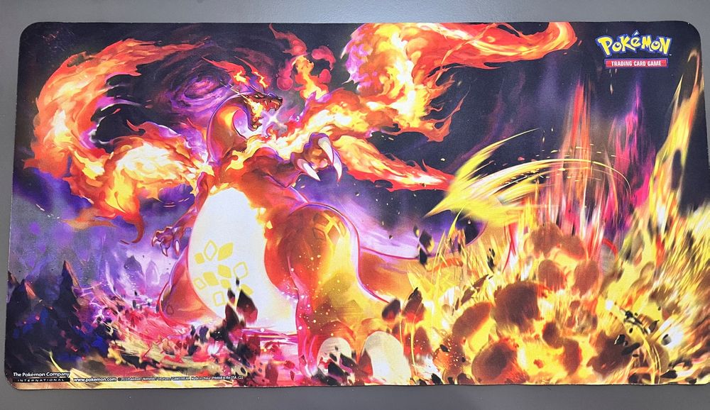 Pokémon Spielmatte Charizard Ultra Premium Collection Kaufen auf