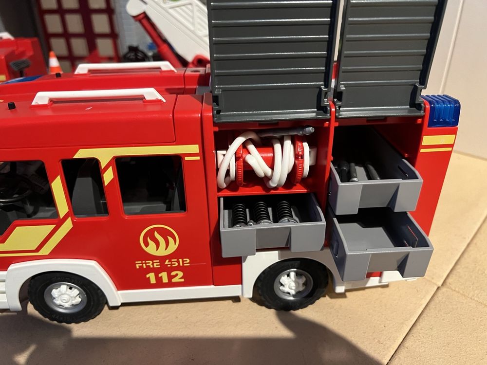 Playmobil Feuerwehr Station Und Fahrzeuge Grosses Set Kaufen Auf Ricardo