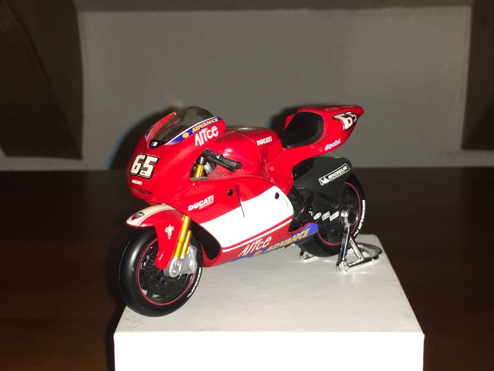 Ducati Desmosedici GP2004 Loris Capirossi 1 18 Kaufen Auf Ricardo