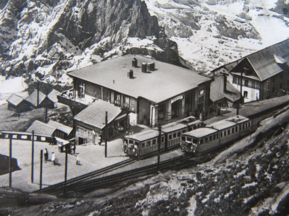 AK BEO JUNGFRAUBAHN STATION EIGERGLETSCHER 2ZÜGE BELEBT Kaufen auf