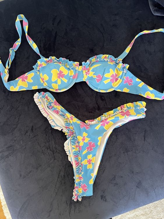 Sommerlicher Bikini mit Bluemli Muster Groesse S 36 Neu gemäss