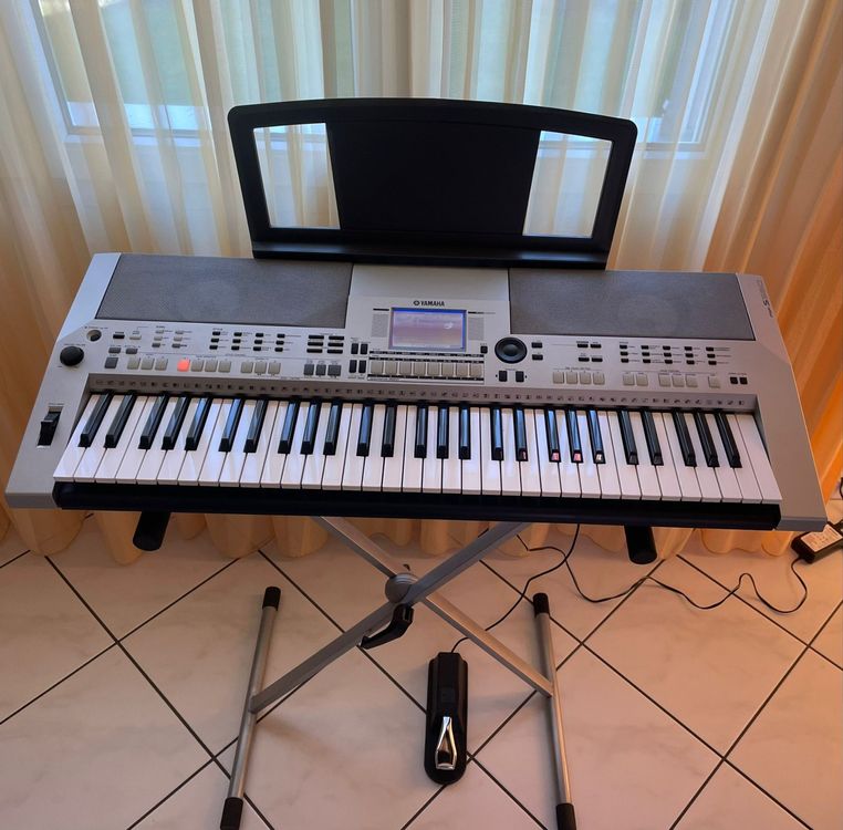 Keyboard Yamaha Psr S Inkl St Nder Und Pedal Kaufen Auf Ricardo