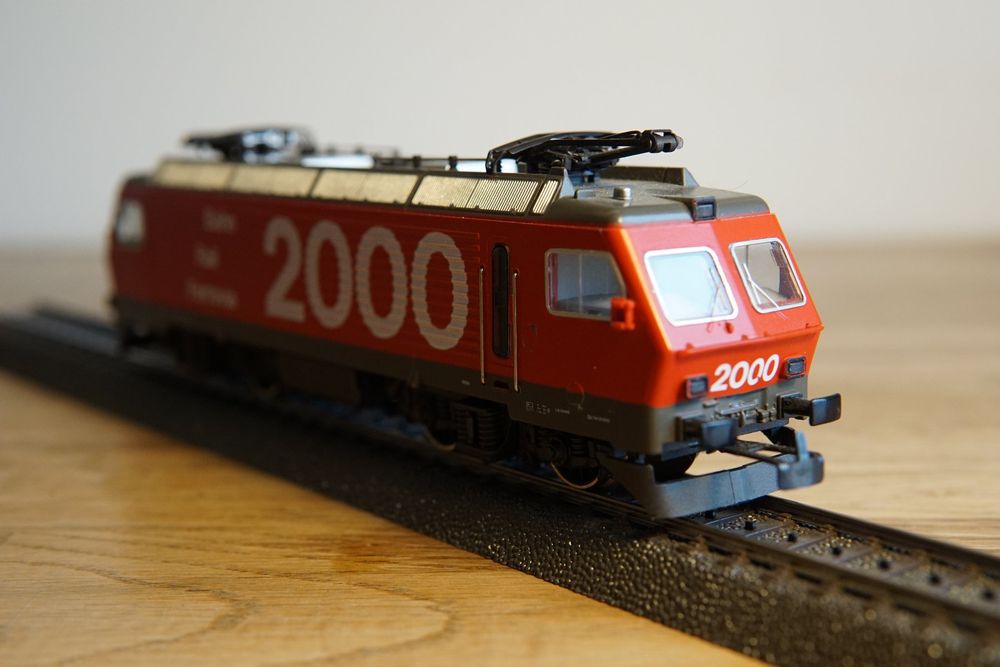 Märklin 3330 Re 4 4 IV Bahn 2000 analog Kaufen auf Ricardo