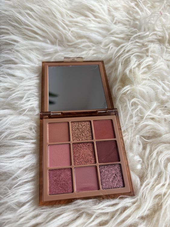 Huda Beauty Nude Obsessions Palette Medium Gebraucht in Peseux für