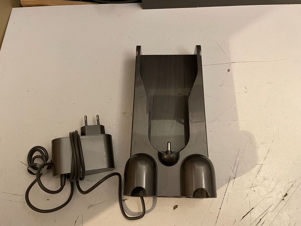 Dyson DC V11 Ladegerät und Wandhalterung Kaufen auf Ricardo