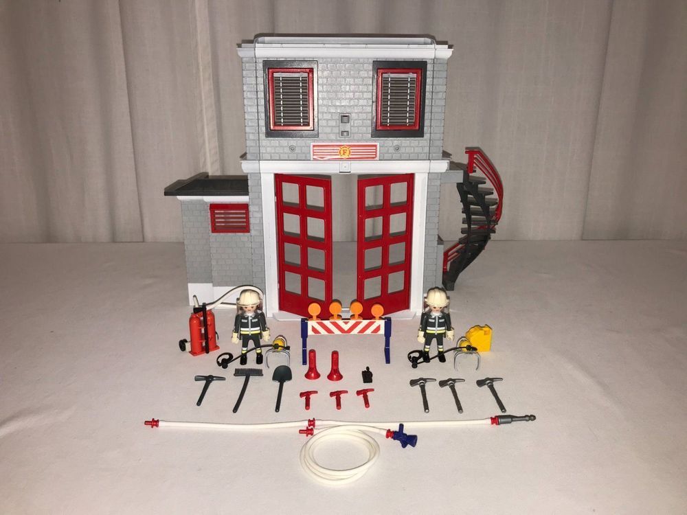 PLAYMOBIL Feuerwehr Station mit Zubehör Kaufen auf Ricardo