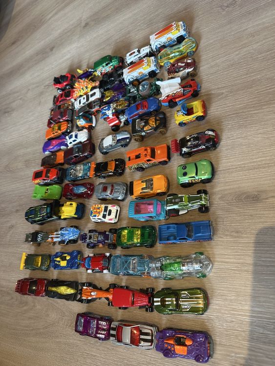 Hot Wheels Autos diverse Sorten stück Gebraucht in Latterbach für