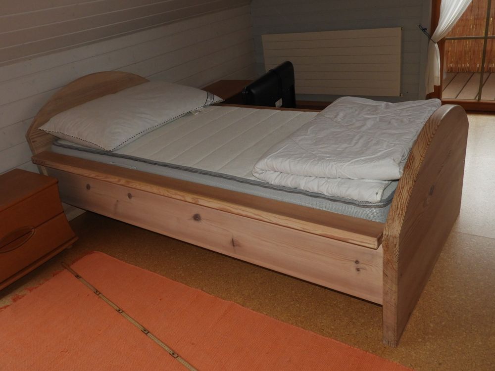 Komplettes Bett 90 x 200 cm aus massivem Föhrenholz komplett Kaufen