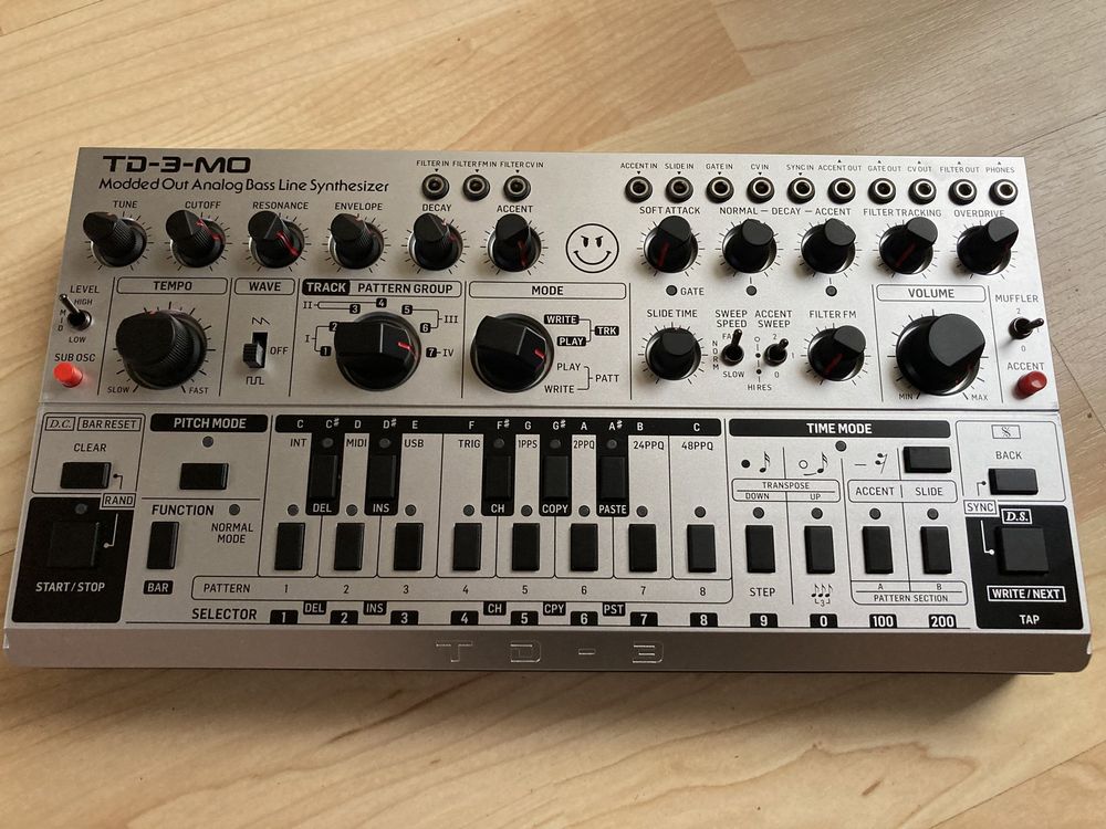 Behringer Td Mo Sr Roland Tb Clone Synthesizer Kaufen Auf Ricardo