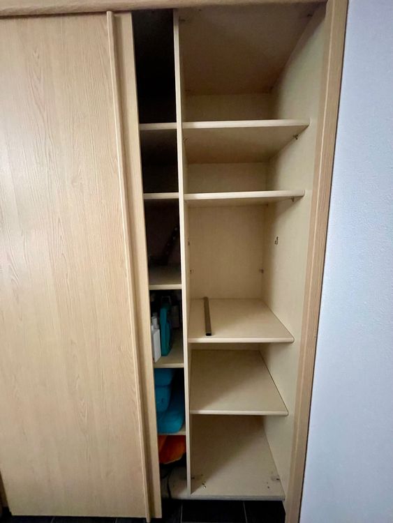 Schrank Mit Schiebet Ren Kleiderstange Und Tablaren Kaufen Auf Ricardo