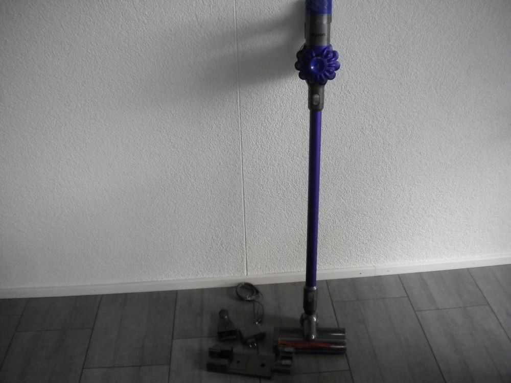 Dyson V Akkustaubsauger Mit B Rste Und Rohr Neue Akku Kaufen Auf