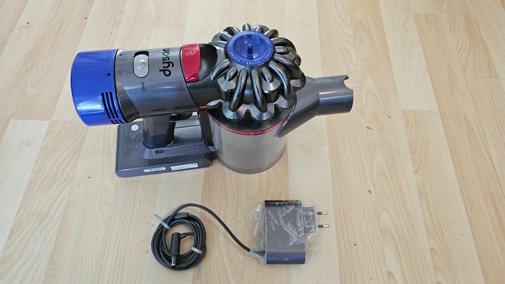 Dyson V8 mit neuem Ladegerät Kaufen auf Ricardo