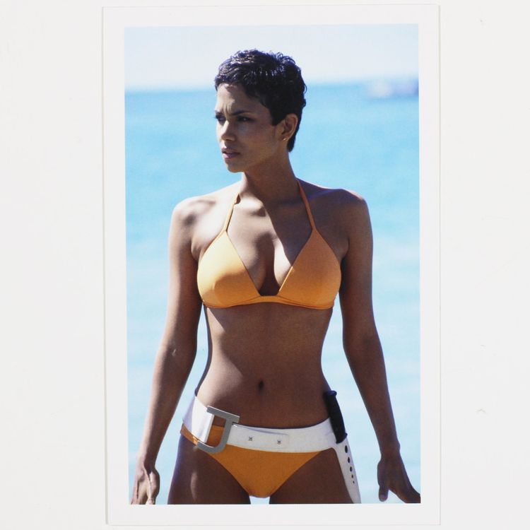 Postkarte James Bond Girl Halle Berry Aka Jinx Johnson Kaufen