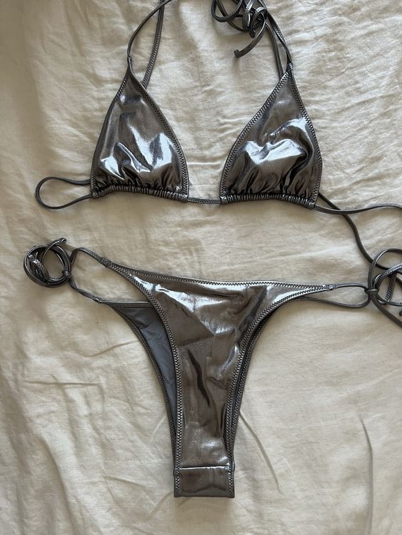 Metallic Triangle Bikini Skims by Kim Kardashian Neu gemäss