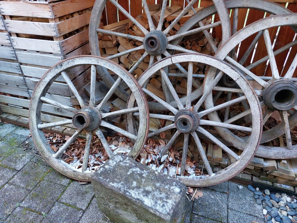 Antike Wagenräder aus Holz Durchmesser 80 cm Kaufen auf Ricardo