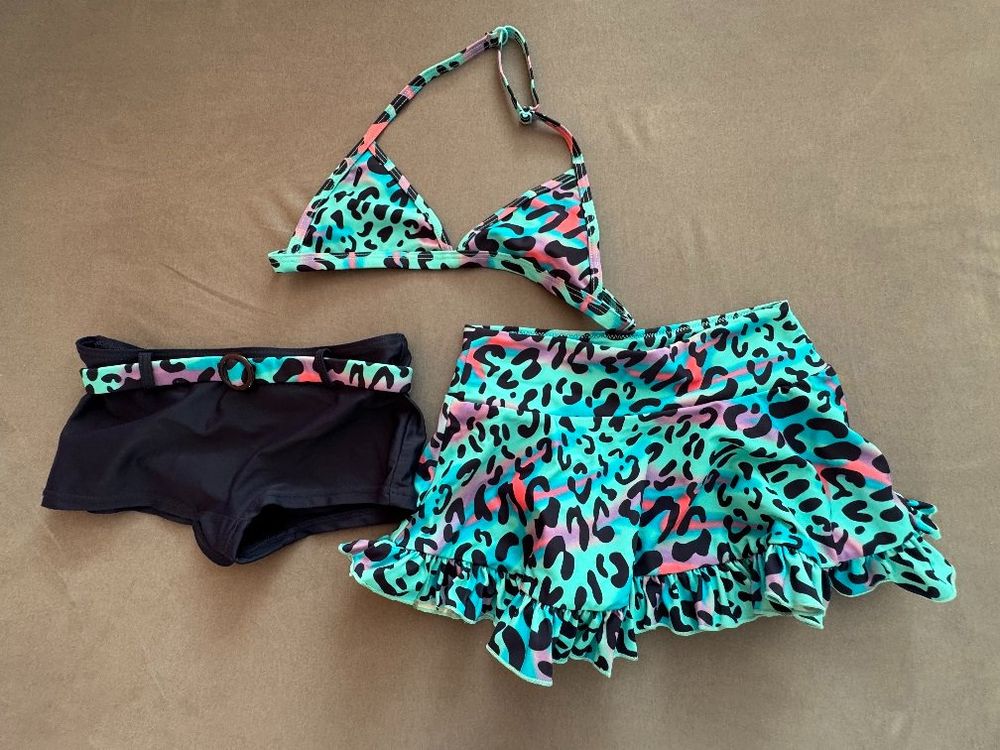 Neuwertig Rassiges 3 teiliges Badekleid Bikini Gr 128 Neu gemäss