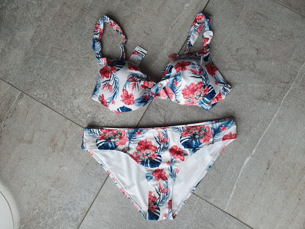 Bikini mit Blumenmuster Grösse XL Gebraucht in Zufikon für CHF 5