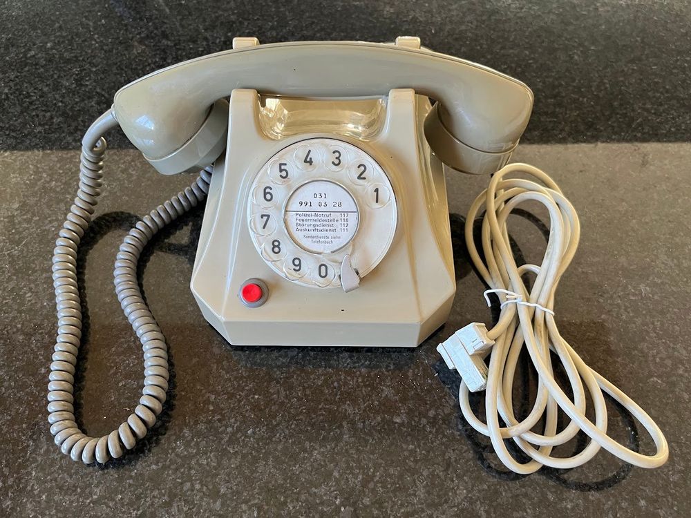 Tischtelefon Modell 50 mit Wählscheibe und Steuertaste Kaufen auf Ricardo