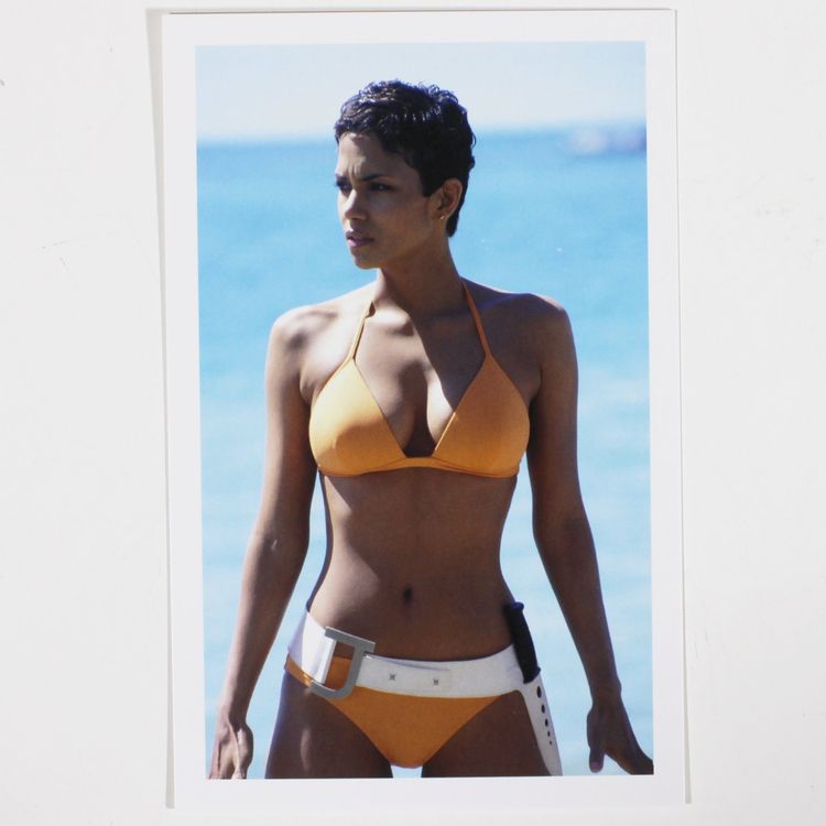 Postkarte James Bond Girl Halle Berry Jinx Johnson Kaufen Auf Ricardo