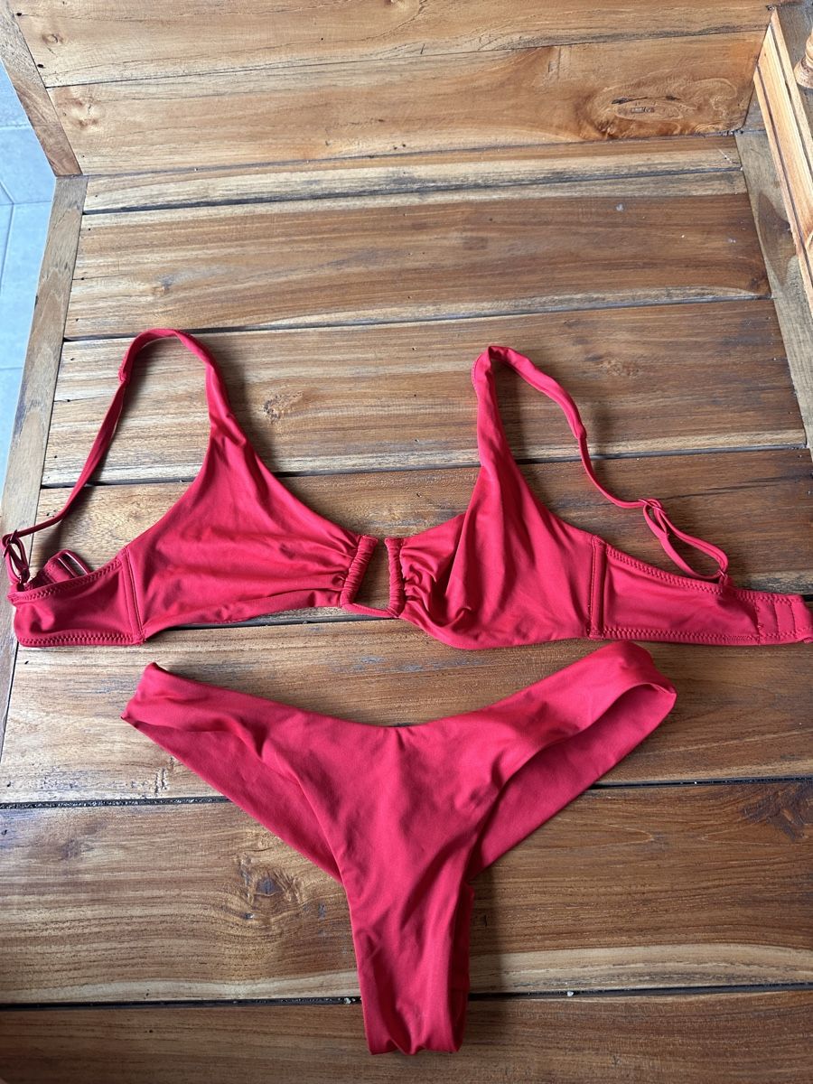 Red bikini NEW Neu gemäss Beschreibung in Bellinzona für CHF 6 3