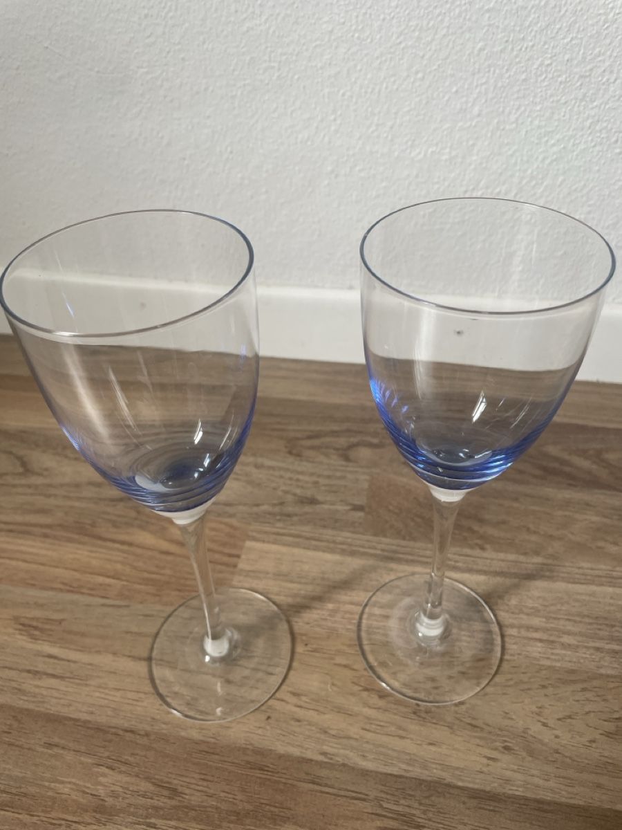 Gläser: getönte Weingläser – Gebraucht aus Aarau von est_x5vz