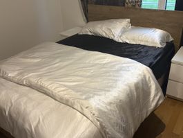 Bett 140x200 mit Lattenrost und Matratze von Inre Paris