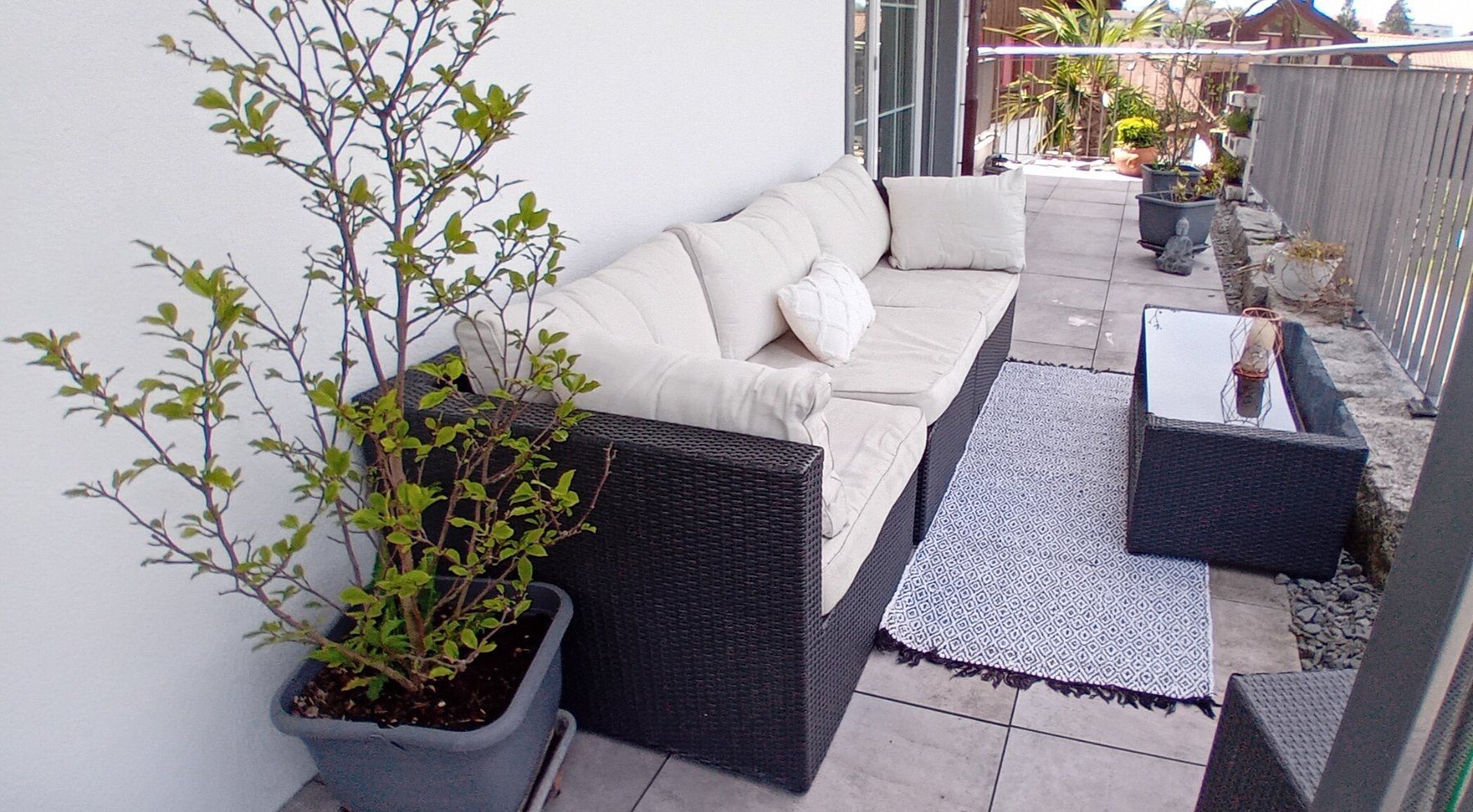 Sedie a sdraio: grosse Lounge inkl. Tisch, Polyrattan 250x85cm – Usato da Berikon venduto da Marilyn