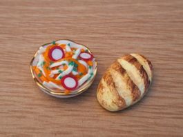 Puppenhaus Krautsalat mit Brot