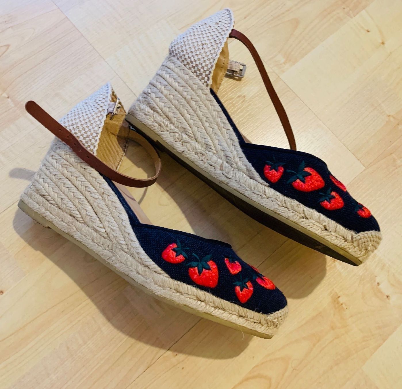 Scarpe da donna: Sandales espadrilles fermées p.39 – Usato da Sion venduto da DayJenn 2