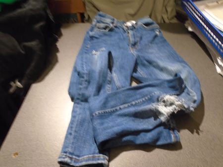 Jeans ca. Grösse XS, Bershka Denim, blau mit Rissen