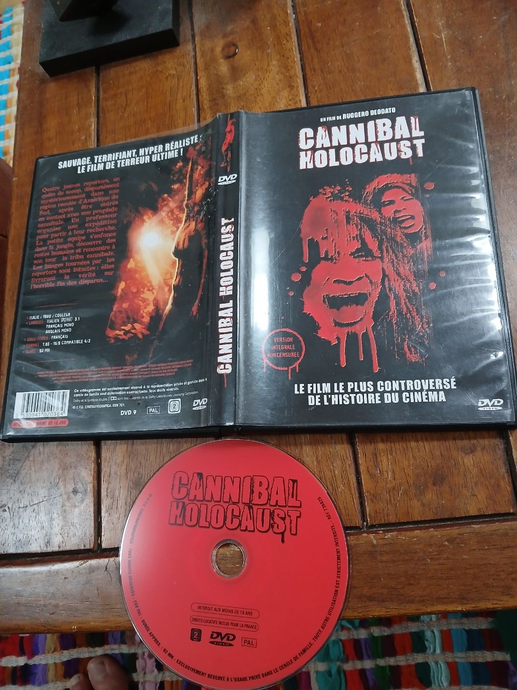 Tutti i DVDs: cannibal holocaust (culte) – Usato da St-Cergue venduto da VeganWarrior