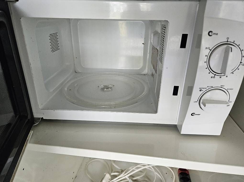 Appareils de cuisine: Kleine Mikrowelle Gratis – D'occasion à Zürich par schauwem 1