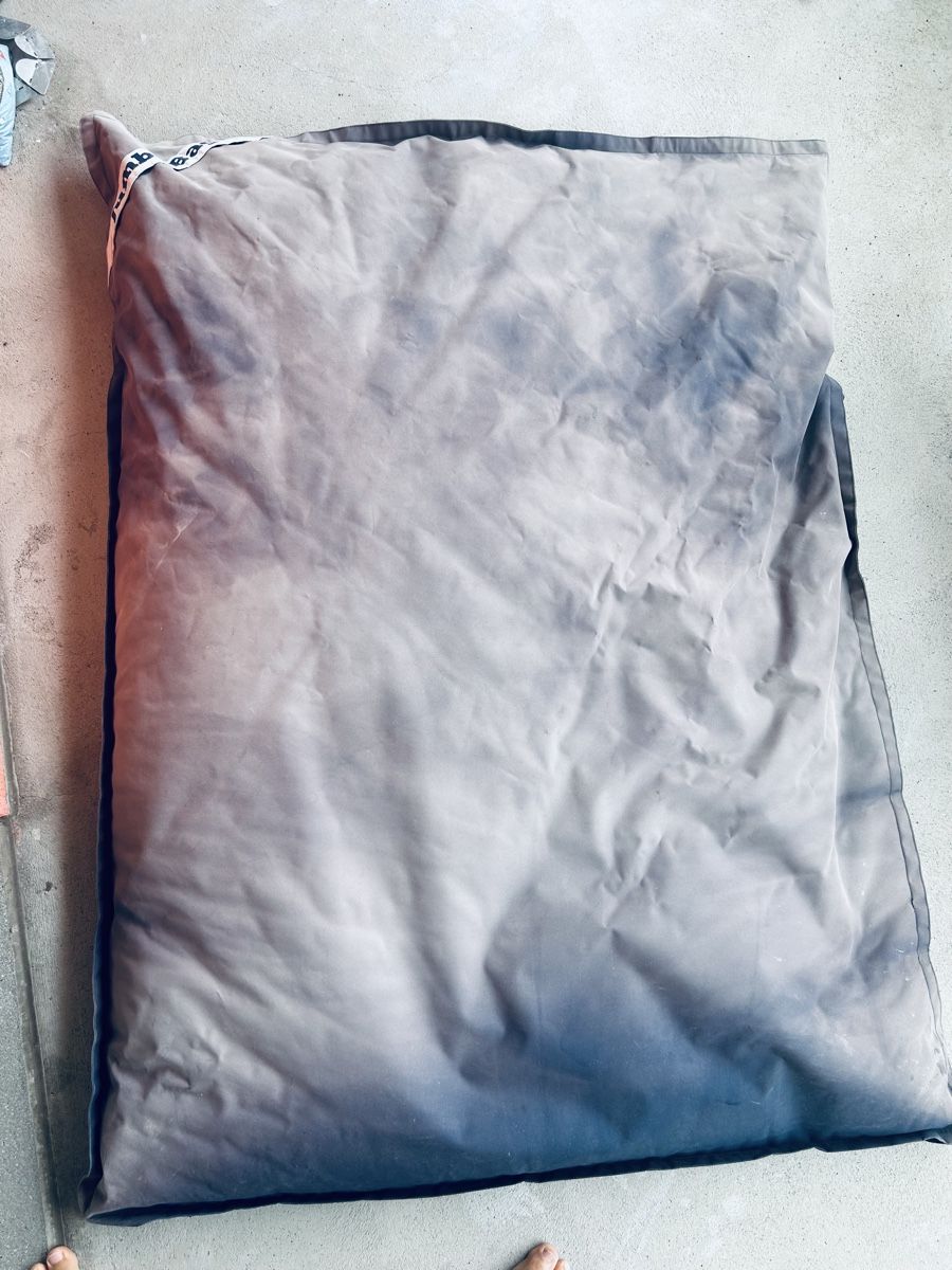 Poltrone: Jumbo Bag Sitzsack Grösse L leichte Gebrauchsspuren – Usato da Bülach venduto da Snip4u 1