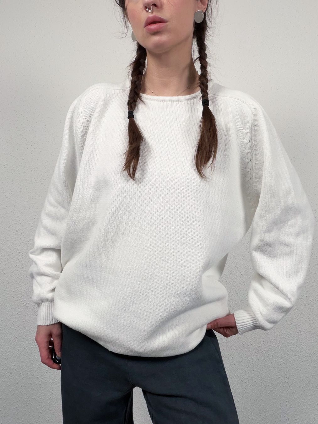 Pullover & Sweatshirts: Vintage white Sweater with Button Back Detail – Gebraucht aus Knonau von Grapesvintage