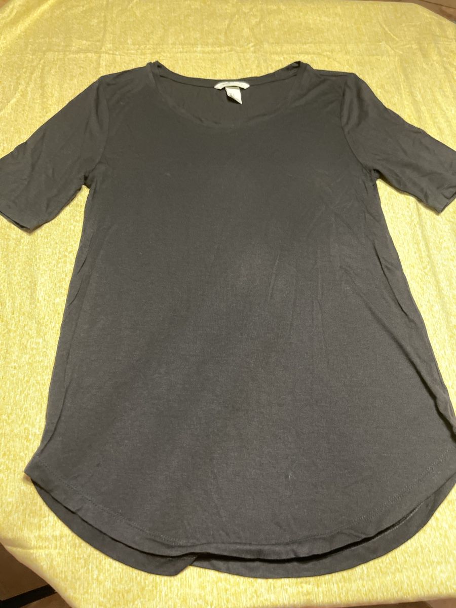 H&M T-shirts: Maglietta H&M Basic donna nero tg S/M – Neuf (Voir description) à Gordevio par LanaZimm