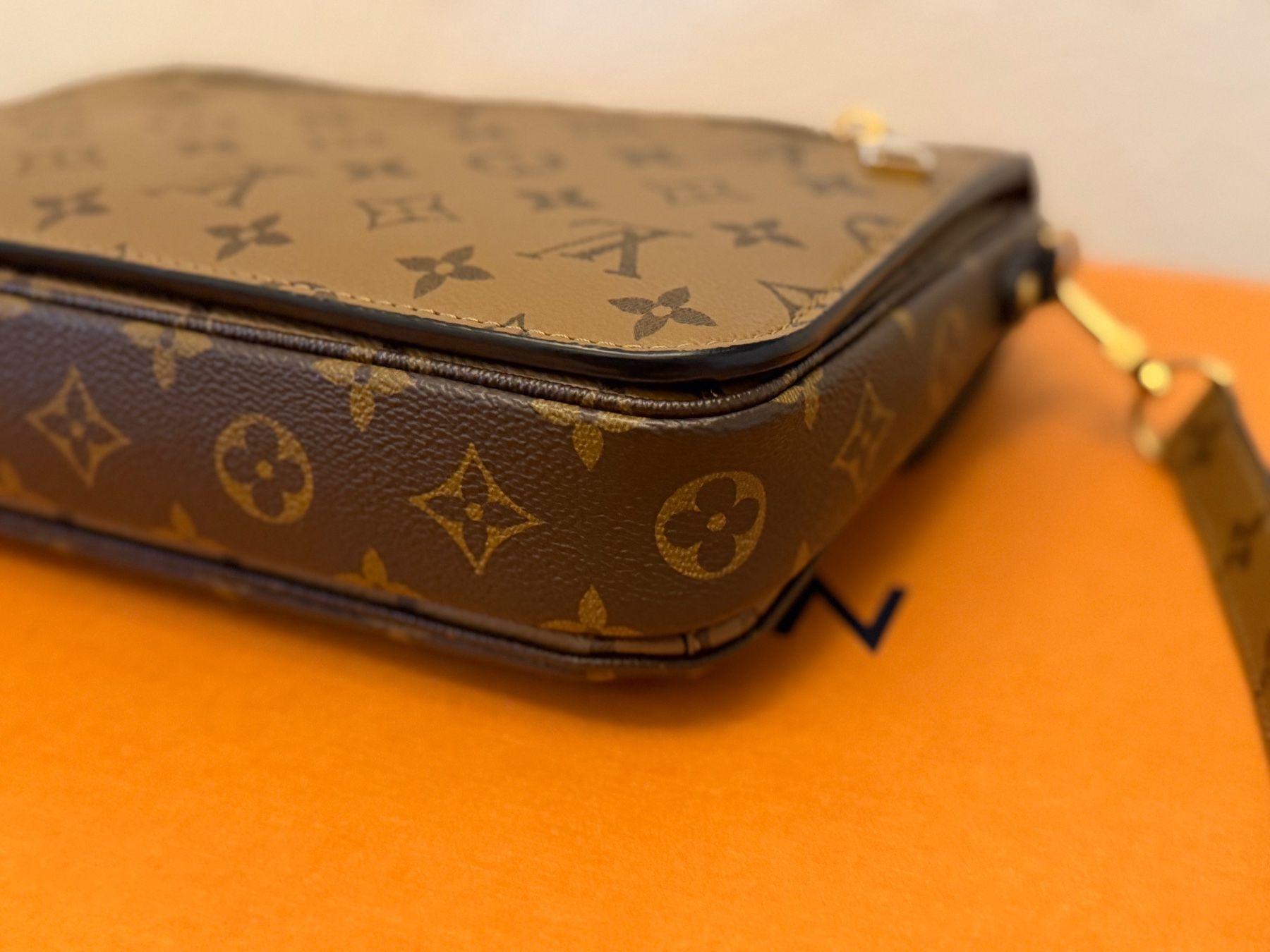 Louis Vuitton Sacs femmes: Louis Vuitton Pochette Metis Reverse Monogram – D'occasion à Hirschthal par GR7000 8